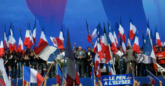 lepen2007 Le Pen tijdens een verkiezingsbijeenkomst in 2007